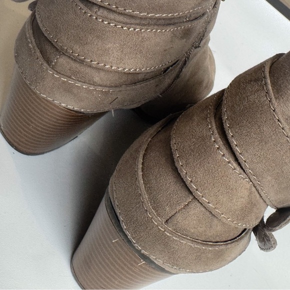 Express buckle suede chunky heel ankle boot/ bootie ❤️ - Picture 5 of 10